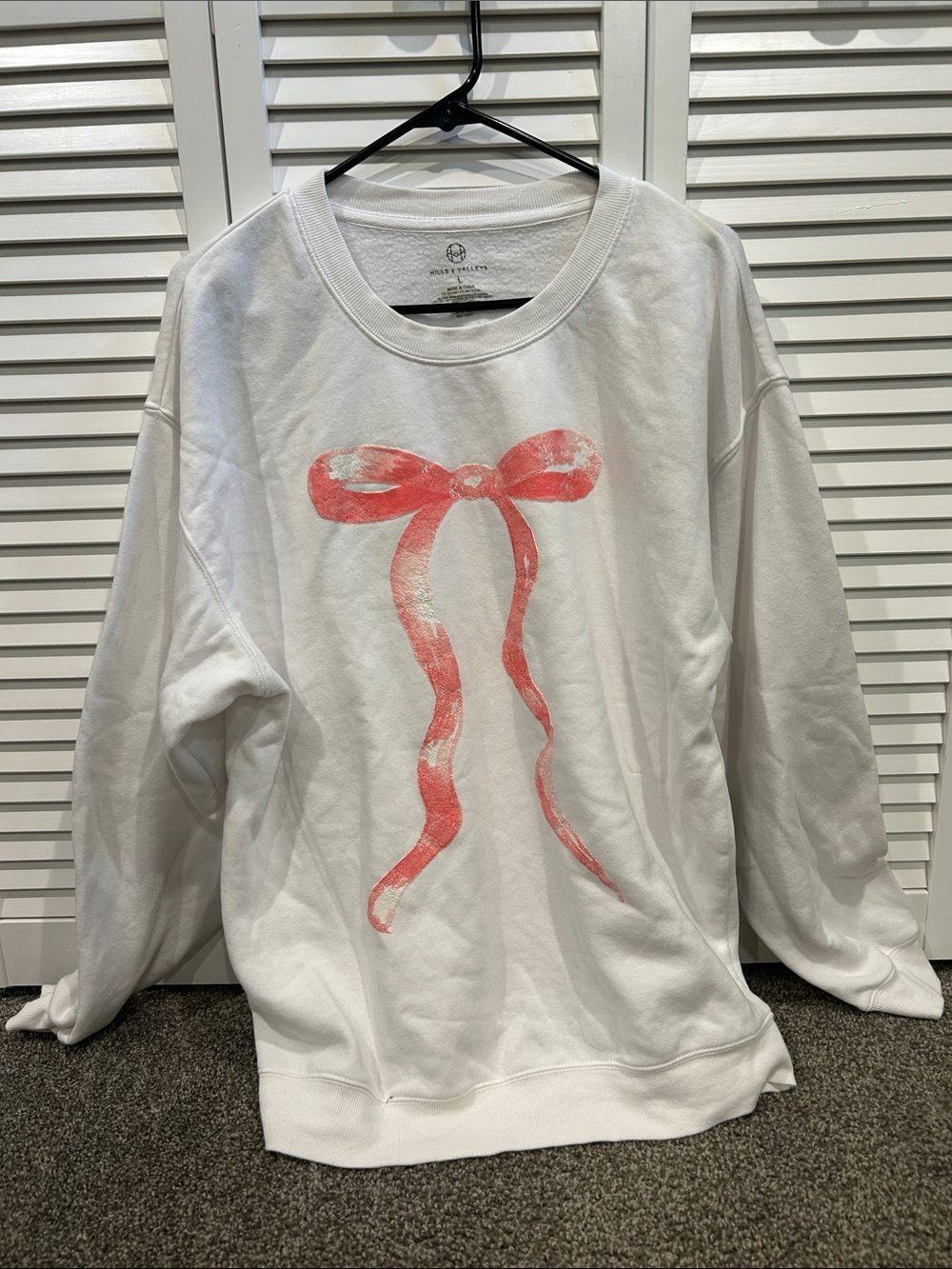 White Crewneck Sweatshirt with Pink Bow Graphic